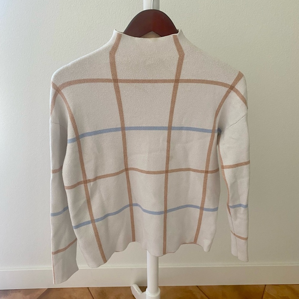 Tahari Women's Sweater in Cream, Tan, and Blue